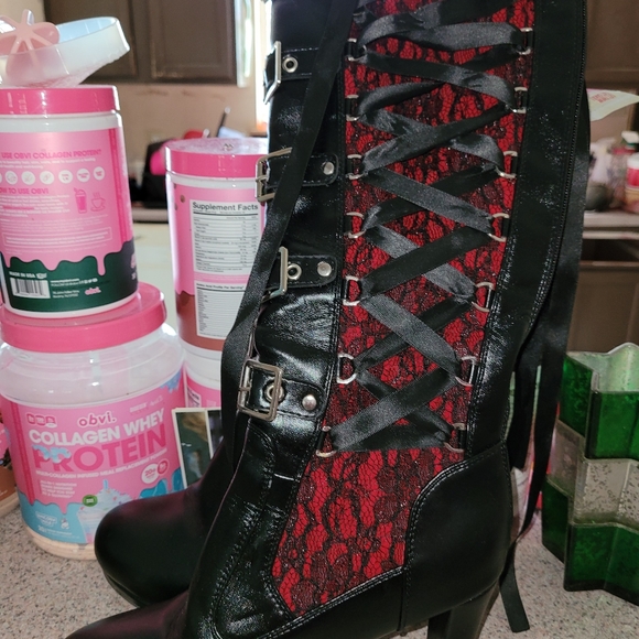 I have  2 pair of boots 👢 1 9 and 1 9/in a half - Picture 3 of 4